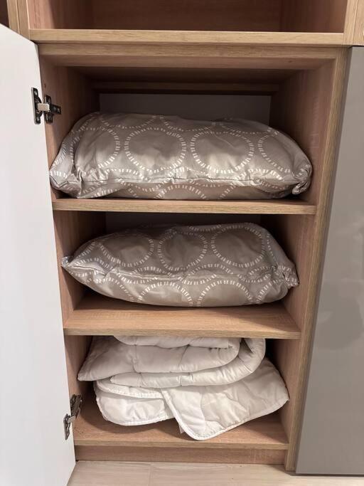 Cozy 1 Bedroom Apartment! 布加勒斯特 外观 照片