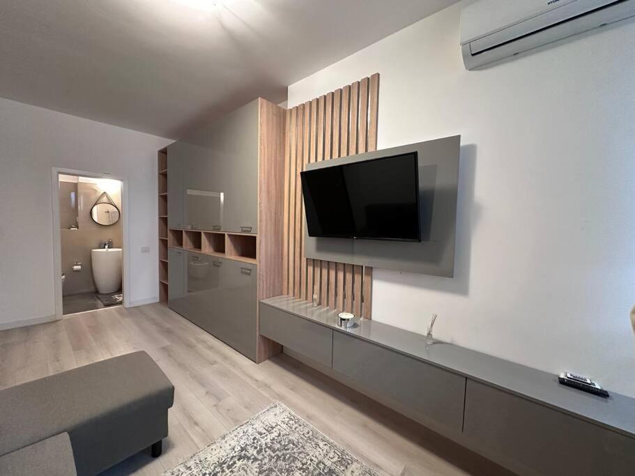 Cozy 1 Bedroom Apartment! 布加勒斯特 外观 照片